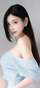 女从同时被好几个男的逃求